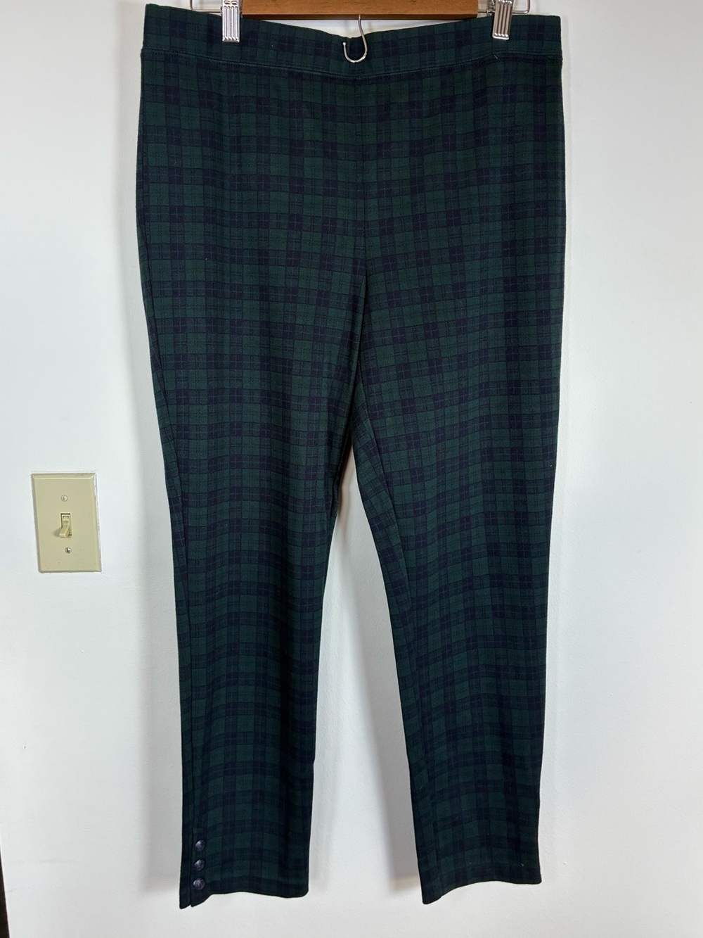 Talbots Skinny Ankle Pull on Pants large Tartan Plaid Green Blue Button Accents
